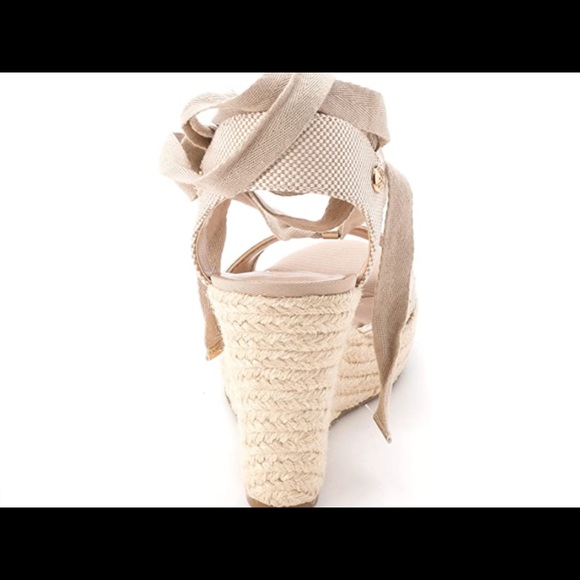 Guess - Picture 4 of 4